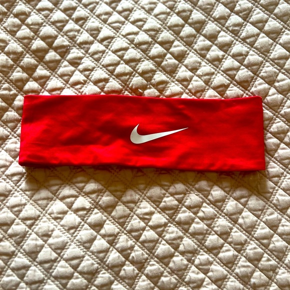 Nike Red Sports Headband - Picture 1 of 2